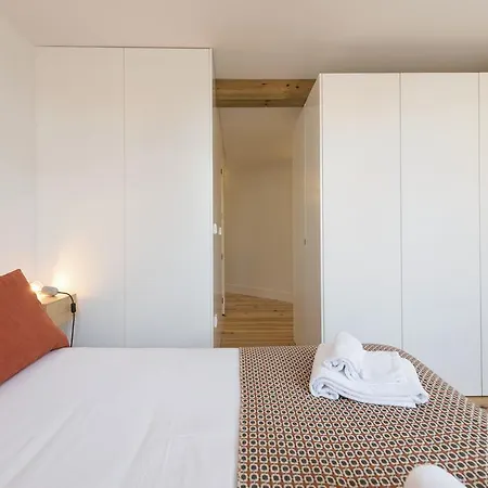 Lovelystay - Top Floor Balcony Apartment Porto Exterior photo