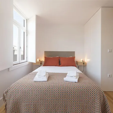 Lovelystay - Top Floor Balcony Apartment Porto Exterior photo