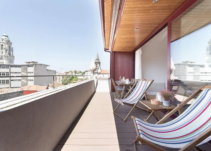 Lovelystay - Top Floor Balcony Apartment